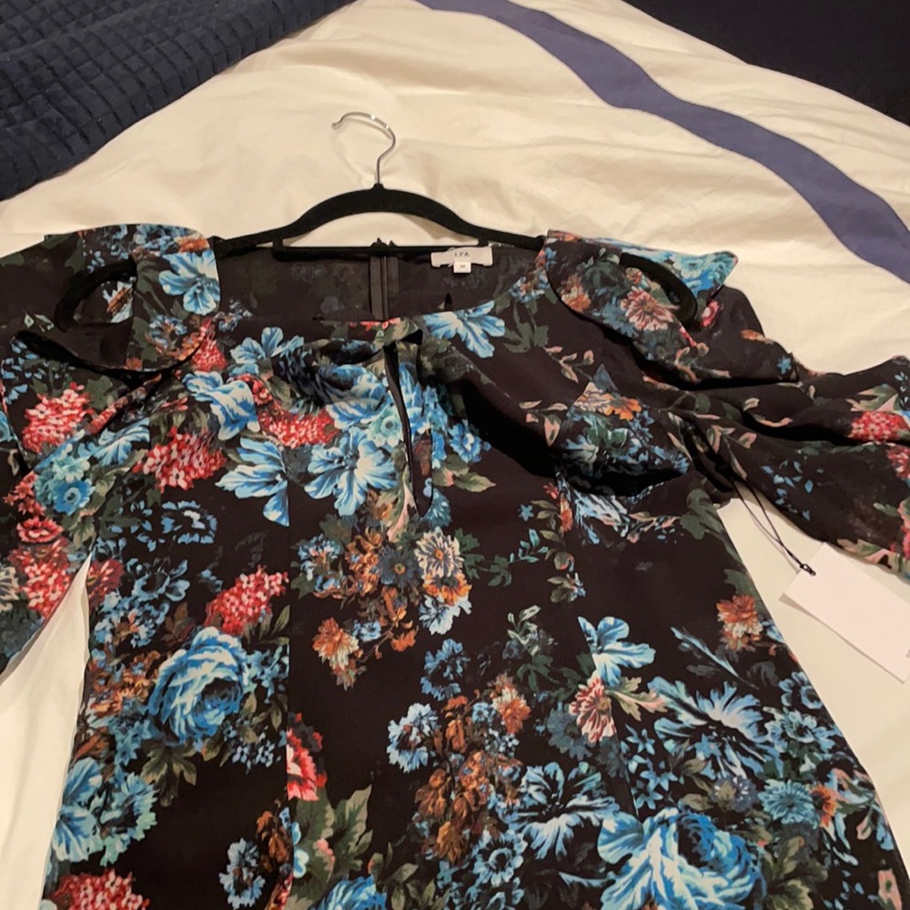 Never worn LPA floral top, cutout sleeves,tie belt